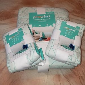 Pillowfort Triangle Stitch Quilt Mint F/Q